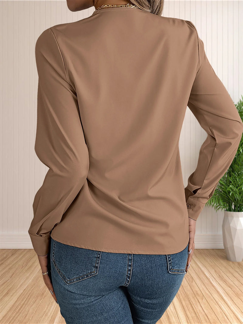 Vestido feminino de manga comprida em camadas com decote em v.